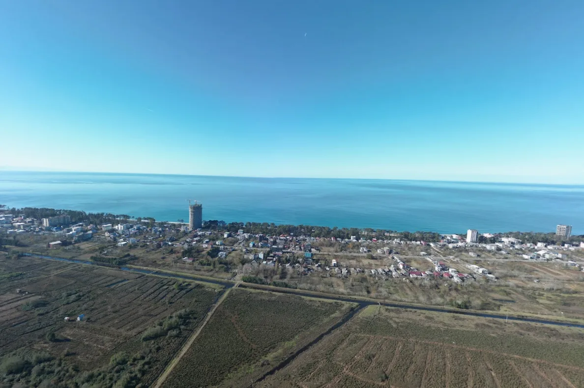 Кобулети с высоты: побережье Черного моря и малоэтажная застройка